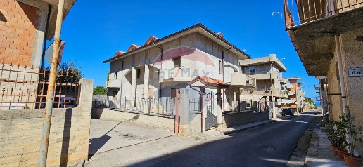 Foto Villa bifamiliare in Via Etnea, Acquedolci di 180 m² con 7 locali