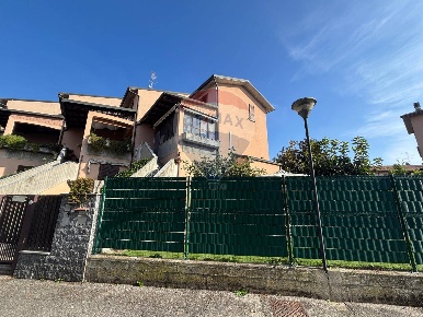 Foto Villa unifamiliare in Via Monsignor Falcetti, Lacchiarella Centro