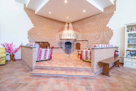 Foto Appartamento a Fiumicino Palidoro - Tre Denari di 375 m² con 7 locali