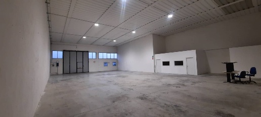 Foto Attività commerciale a Buti Centro di 400 m² con 1 locali in affitto