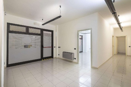 Foto Ufficio in VIA CANALETTO  26/N, San Prospero Centro di 180 m²