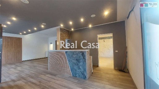 Foto Negozio in Via Nicoli, Modena San Faustino di 72 m² con 2 locali