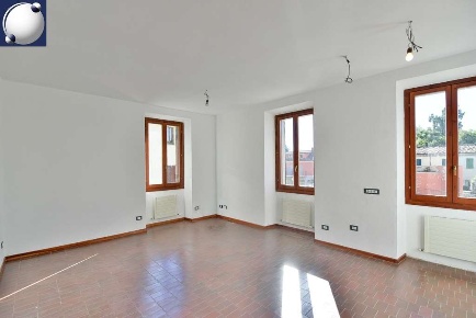 Foto Appartamento in Via Volta, Lambrugo di 78 m² con 3 locali in vendita