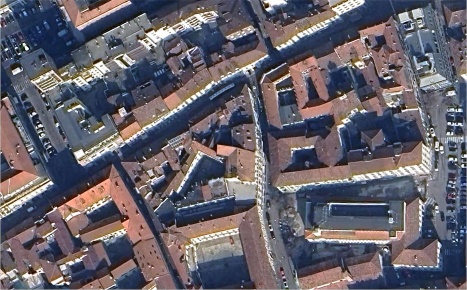 Foto Negozio in Via Fratelli Ponti, Vercelli Centro di 138 m² con 1 locali