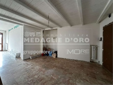 Foto Appartamento a Modena di 145 m² con 5 locali in vendita