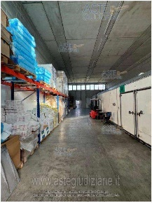 Foto Magazzino in via sassarI 10, Ponsacco di 250 m² con 1 locali