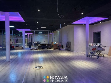 Foto Negozio a Novara di 1000 m² con 8 locali in affitto