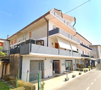 Foto Negozio in Via Calcinaro, Salizzole Calcinaro Nogara di 2384 m²
