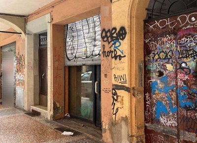 Foto Negozio in Via Zamboni, Bologna Irnerio di 61 m² con 1 locali