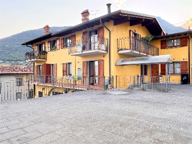 Foto Appartamento in Via Daniele Spada 21, Sovere Centro di 110 m²