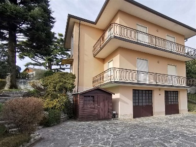 Foto Appartamento in via verdi 147, Lipomo di 110 m² con 3 locali
