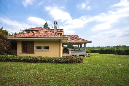 Foto Villa unifamiliare in via Brunate 8, Guanzate Centro di 398 m²