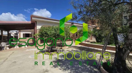 Foto Villa unifamiliare in pizzuta, Siracusa Pizzuta di 180 m² con 5 locali