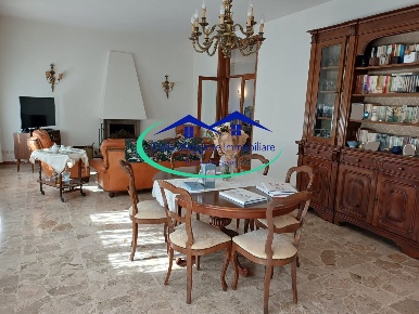 Foto Villa bifamiliare a Livorno Ardenza di 370 m² con 10 locali in vendita