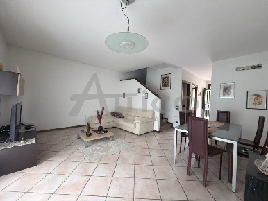 Foto Villa a schiera a Rovigo Tassina di 165 m² con 8 locali in vendita