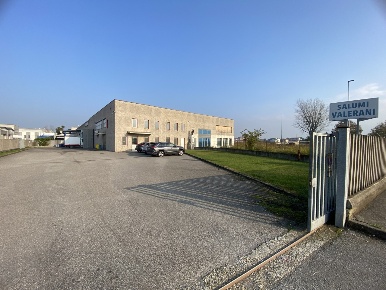 Foto Capannone industriale in Via Guido Rossa 32, Pandino Centro di 630 m²