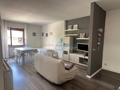 Foto Appartamento in Via Pisa 36, Massa Marina di Massa Centro di 80 m²