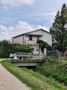 Foto Villa singola in via cavetto di mezzo 20, Castelnovo Bariano di 305 m²