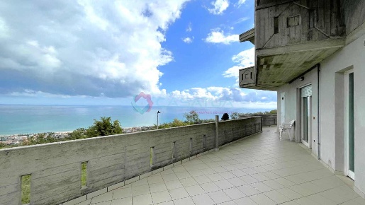 Foto Appartamento a Silvi Garbatella di 153 m² con 7 locali in vendita