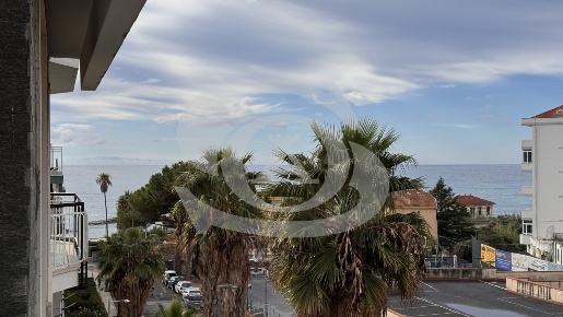 Foto Appartamento in Via Barabino 1, Sanremo Corso degli Inglesi di 93 m²