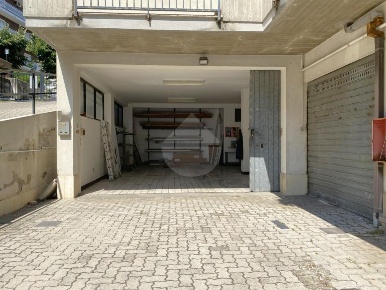Foto Laboratorio in Via Martiri VI Ottobre, Lanciano Centro di 158 m²