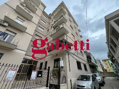 Foto Box in Via LibertÃ  143, Maddaloni Centro di 170 m² in vendita