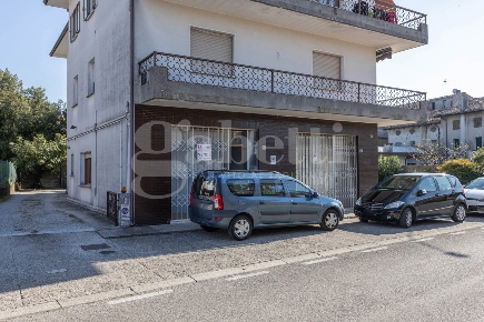 Foto Negozio in Via Bainsizza 6, Casarsa della Delizia Centro di 55 m²