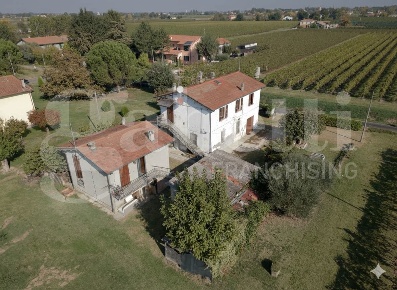Foto Casa indipendente a Solarolo di 230 m² con 6 locali in vendita