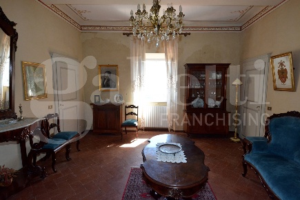 Foto Casa indipendente a Sassetta di 600 m² con 5 locali in vendita