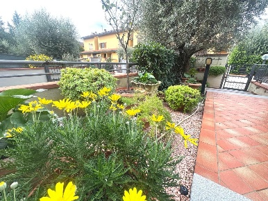 Foto Villa a schiera a Campi Bisenzio Torricella di 120 m² con 5 locali