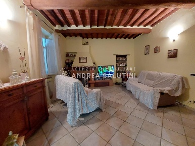 Foto Appartamento a Buti Centro di 90 m² con 4 locali in vendita