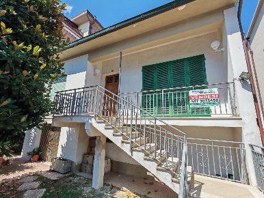Foto Casa indipendente a Ponsacco Centro di 147 m² con 4 locali in vendita