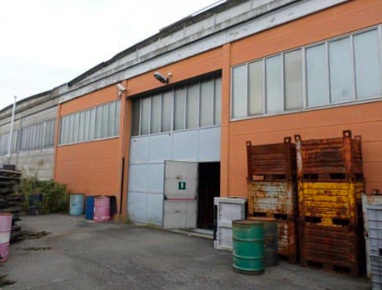 Foto Capannone industriale a Ronco Briantino di 899 m² con 4 locali