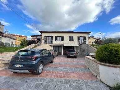Foto Villa unifamiliare a Beverino di 236 m² con 5 locali in vendita