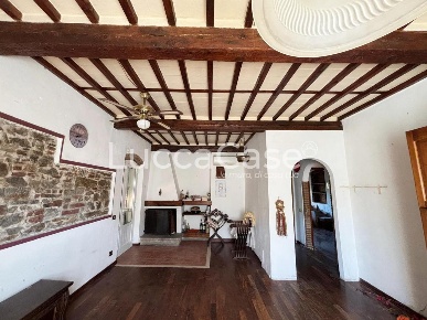 Foto Casa indipendente a Lucca Sant'Alessio - Carignano di 450 m²