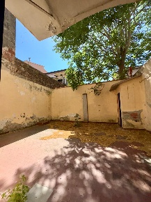 Foto Locale commerciale a Cascina Semicentro di 40 m² con 2 locali