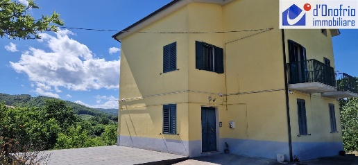 Foto Villa unifamiliare a Campobasso di 300 m² in vendita