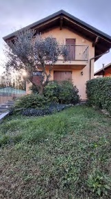 Foto Villa unifamiliare a Vanzago Mantegazza di 141 m² con 7 locali