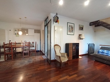 Foto Appartamento a Cascina Centro di 150 m² con 7 locali in vendita