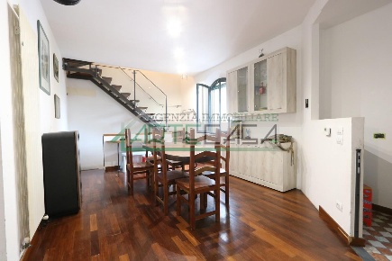 Foto Appartamento a Cascina Semicentro di 150 m² con 7 locali in vendita