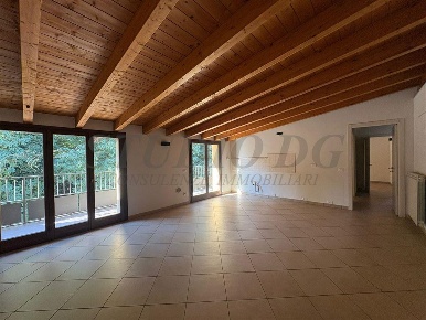 Foto Appartamento in Via Nazionale Dei Giovi, Cesano Maderno di 100 m²