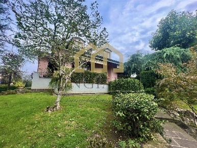 Foto Villa unifamiliare in Via Parini, Cornegliano Laudense di 380 m²