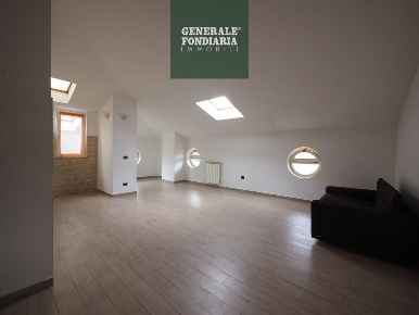 Foto Mansarde a Aulla di 90 m² con 4 locali in affitto