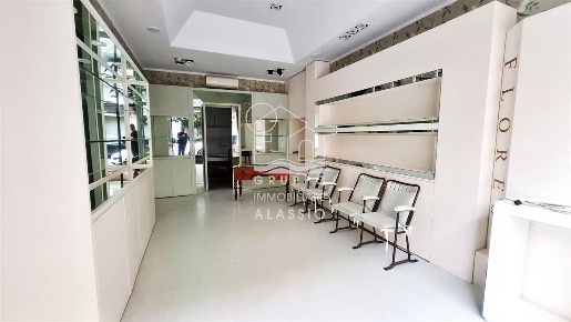 Foto Negozio in Corso Marconi, Alassio di 33 m² con 2 locali in affitto