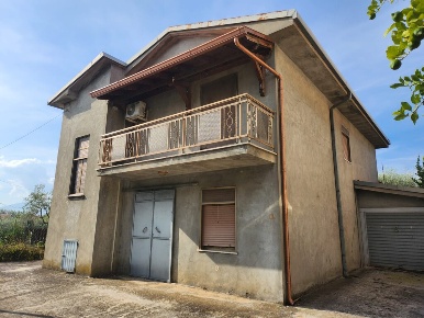 Foto Casa indipendente a Ferentino Centro con 4 locali in vendita