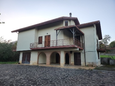 Foto Villa unifamiliare in Via Colle San Giovanni 33, Patrica con 8 locali