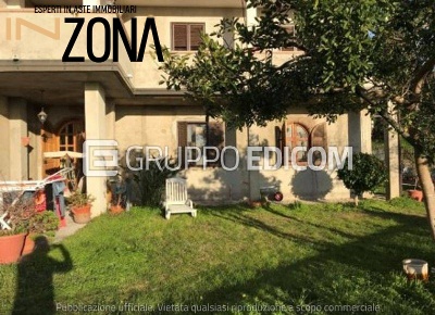 Foto Appartamento in via San Rocco, Rosarno Centro di 246 m² con 4 locali