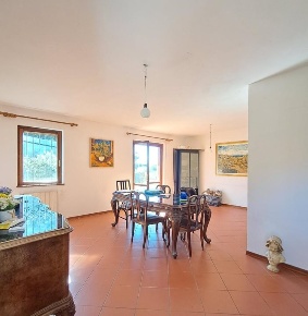 Foto Villa unifamiliare a Massarosa di 230 m² con 8 locali in vendita