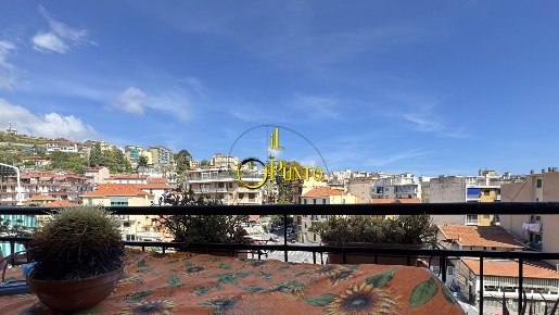 Foto Appartamento in via San Francesco, Sanremo Ospedale di 68 m²