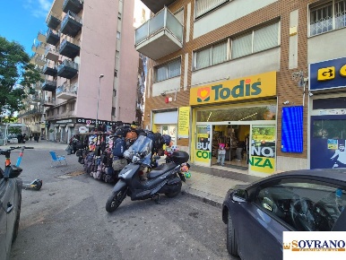 Foto Locale commerciale a Palermo Cassaro di 541 m² con 1 locali in vendita